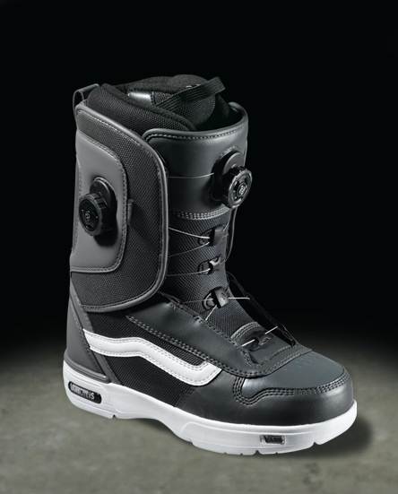 vans aura snowboard boots