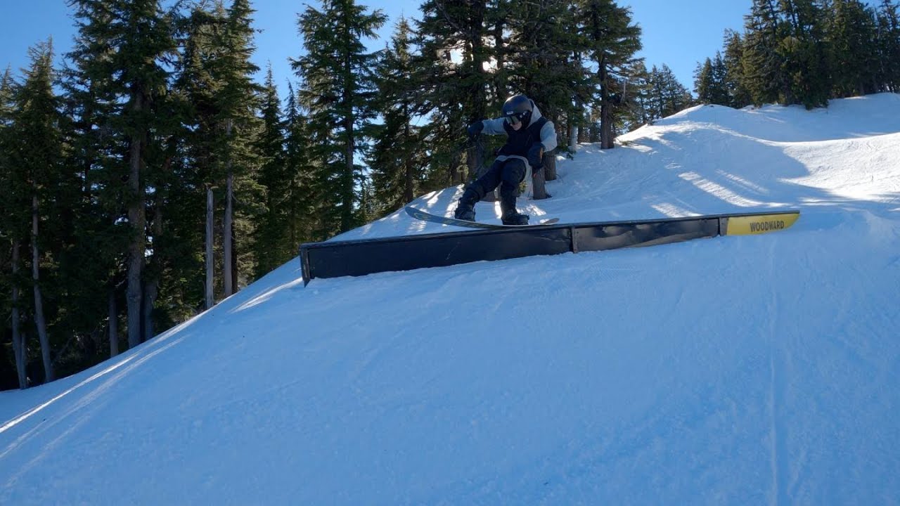 Borealis Tundra Snowboard ReviewBorealis Tundra 20212022 Snowboard